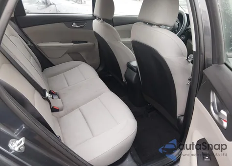 2021 Kia Forte Lxs z USA, uszkodzony, nr VIN 3KPF24AD7ME381453